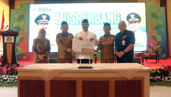 TANDATANGANI: Penandatanganan Berita Acara Kesepakatan Musrenbang RPJPD Kota Pasuruan Tahun 2025-2045