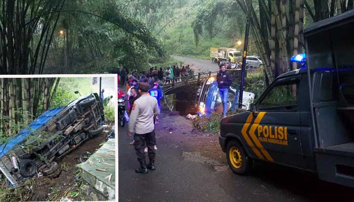 TKP: Petugas mendatangi lokasi usai truk muat pasir nyemplung sungai. (Ist)