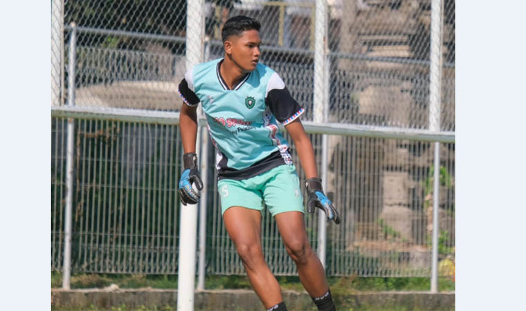 Gaya Adit saat berlatih di lapangan.