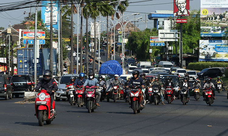 RAWAN MACET: Simpang Empat Taman Dayu Pandaan, salah satu titik rawan macet di wilayah hukum Polres Pasuruan.