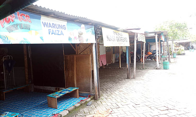 SEPI: Suasana di sentra PKL Semarak Kraksaan yang sepi.