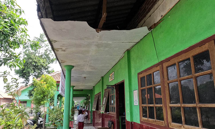 RUSAK: Salah satu SD yang mengalami kerusakan di wilayah Kabupaten Pasuruan. Sejauh ini, 30 persen SDN di Kabupaten Pasuruan mengalami kerusakan.