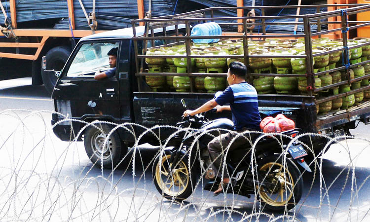 PERTAMINA SEBUT AMAN: Distribusi elpiji dari pangkalan di Probolinggo. Sepekan terakhir masyarakat mulai mengeluhkan sulitnya mencari elpijo subsidi.