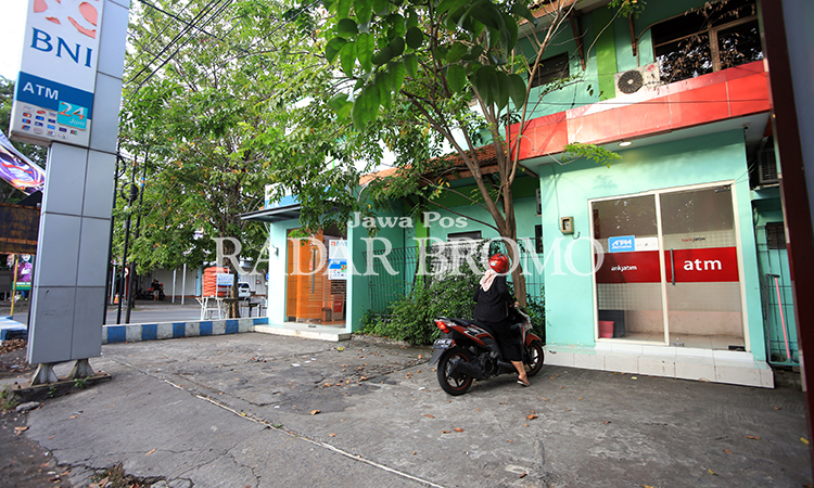 DISOAL: Rumah ATM untuk Bank Jatim dan BNI di atas lahan RSUD dr Mohamad Saleh disoal Banggar DPRD Kota Probolinggo karena nilai sewanya dianggap terlalu kecil.