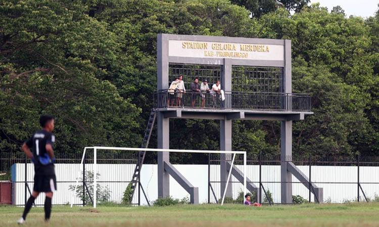 DISEWAKAN: Stadion Gelora Merdeka Kraksaan yang belum dimaksimalkan. Disporapar sewakan stadion untuk dongkrak pendapatan asli daerah. &nbsp;