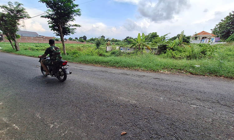DIPERMULUS: Ruas jalan Sidowayah, Kecamatan Beji-Bangil yang akan diperbaiki. Jalan tersebut bakal semakin dipermulus untuk menunjang Ibu Kota Kabupaten Pasuruan.