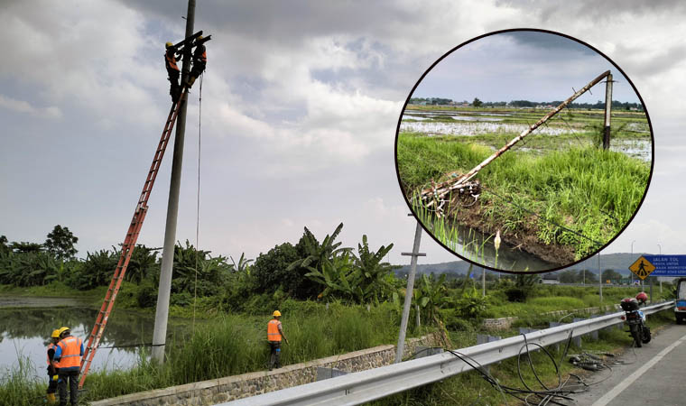 RUSAK: Petugas ULP PLN Kraksaan memperbaiki jaringan listrik yang padam karena tersangkut bak dump truck. Inset, Tiang listrik yang rubuh karena kabelnya tertarik dump truck yang ceroboh.