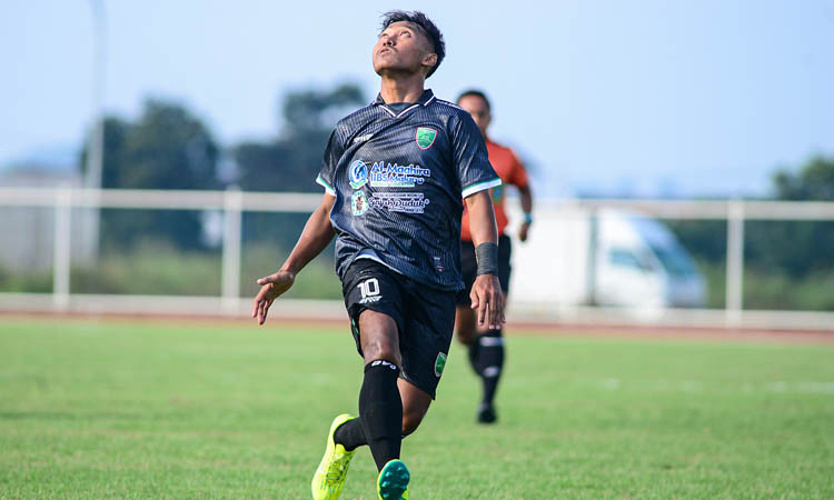 SUMBANG SATU: Mahdi Fatoni alias Okto yang juga ikut menyumbang sebiji gol saat Pasuruan United menekuk PSAB.