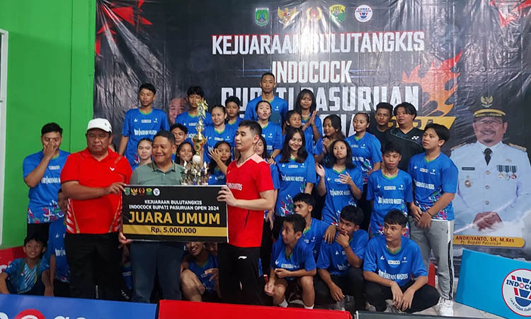 MERAJAI: Para atlet PB Tjakrindo Bayu Kencana berhasil meraih juara umum dengan raihan 26,5 medali.
