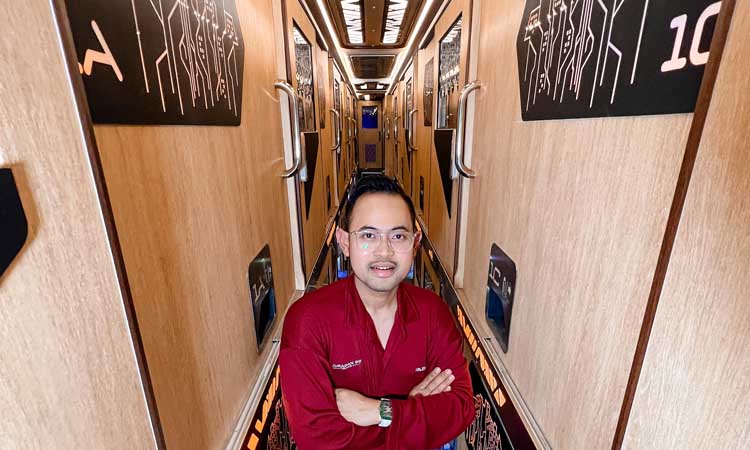 Juragan 99 Trans telah merilis unit baru Super Double Decker, bus dengan kursi penumpang full sleeper pertama di Indonesia.