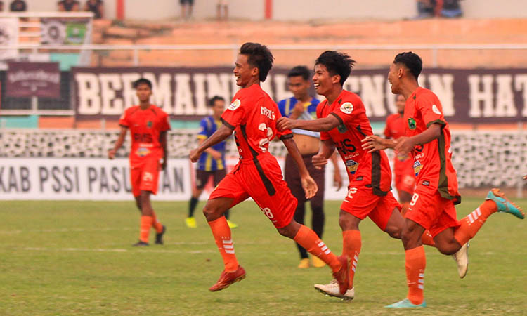 RAYAKAN: Manzila dkk, saat merayakan gol yang dicetak ke gawang lawan dalam laga babak 80 besar Liga 3 Zona Nasional.