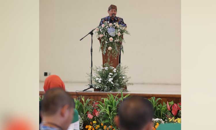 BERBAGI ILMU: Pj Sekda Kabupaten Probolinggo, Plt Direktur RSUD Waluyo Jati, dan para narasumber bergantian memberikan pengarahan dan materi.