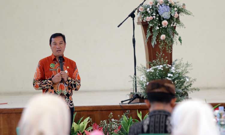 PAPARAN: Plt Direktur RSUD Waluyo Jati Kabupaten Probolinggo dr. Hariawan Dwi Tamtomo, M.MKes. memaparkan profil dan layanan di RSUD Waluyo Jati, Kabupaten Probolinggo.