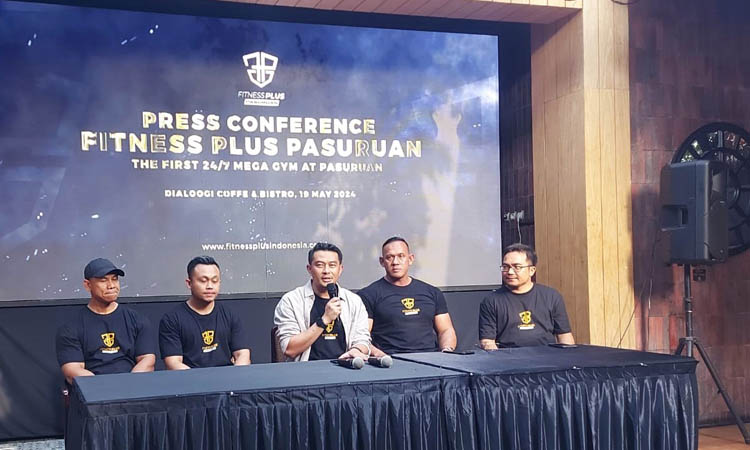 SIAP DIBUKA: CEO Fitness Plus Indonesia Harryadin Mahardika menjelaskan konsep Fitness Plus Pasuruan seperti Hotel Bintang 5 untuk Gym.
