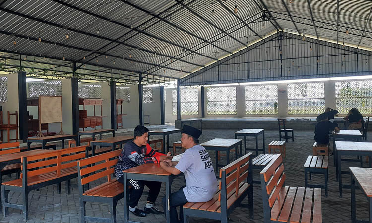 MAKIN LENGKAP: Pujasera di Dusun Pasar. Belasan gerai terdapat di pujasera yang rencananya akan difungsikan pertengahan tahun ini.