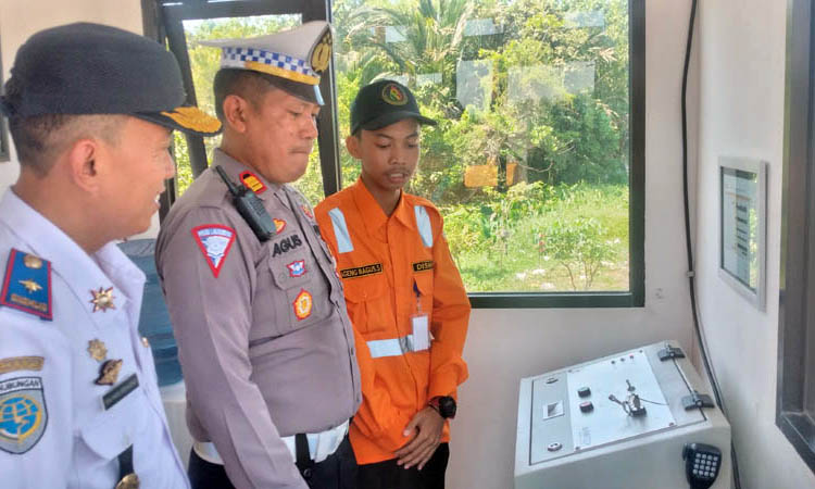 CEGAH KECELAKAAN: Pos di JPL 144 Rejoso yang sudah operasional.
