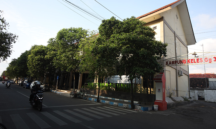 TRANSFORMASI: Gedung Perpusda Probolinggo yang kini berdiri kokoh. Sebelumnya, kawasan setempat merupakan Makam Inggris.