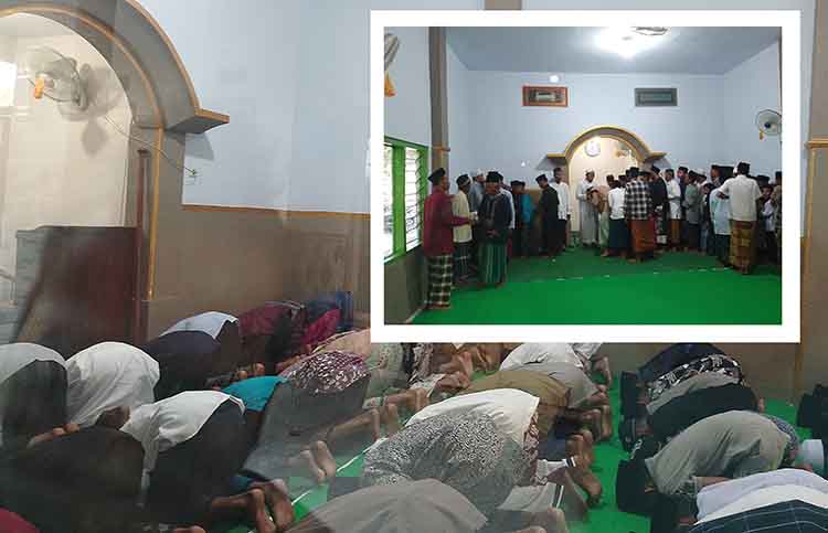 ABOGE: Jemaah aboge di Kecamatan Leces, melakukan salat Idul Adha Rabu (19/6). Usai salat dilanjutkan salam-salaman, saling meminta maaf.