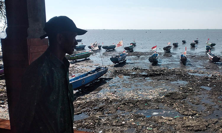 LAUT: Selain di gua, Mbah Song juga disebut-sebut sempat tirakat hingga tujuh tahun di dalam air.