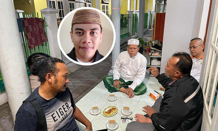 GALI INFO: Petugas kepolisian saat mendatangi rumah Adam (inset) untuk menggali informasi kepada orang tuanya.