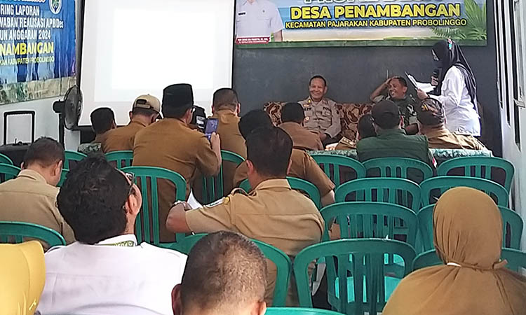 MONITORING: Monitoring dan evaluasi APBDes tahap 1 dilakukan Pemdes Penambangan. Dalam kesempatan ini, Pj Kepala Desa Penambangan Yudi Catur Eka Prasetya memaparkan tentang potensi dan capaian desa.