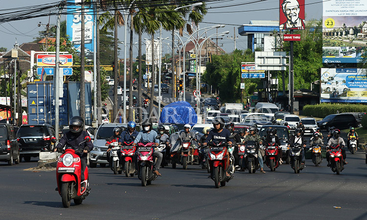 DIMEKARKAN: Salah satu titik keramaian di Kecamatan Pandaan, Kabupaten Pasuruan. Lintas fraksi DPRD Kabupaten Pasuruan mewacanakan pemekaran kecamatan, termasuk Pandaan.