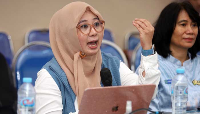 dr Lubna Anwar Sadar, MMK, Sp.OK saat memberikan paparan Standar Kesehatan Kerja K3 Perkantoran kepada para karyawan Jawa Pos Radar Bromo. (Zainal Arifin/ Radar Bromo)