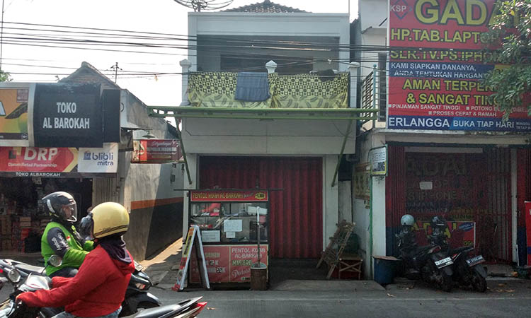 KIOS: Kantor ketiga RB Pasuruan yang saat ini menjadi kios makanan di Jalan Wironini, Kelurahan Gentong, Gadingrejo.