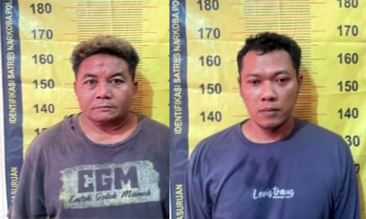 DIRINGKUS: Dua tersangka narkoba yang harus mendekam di balik jeruji penjara.