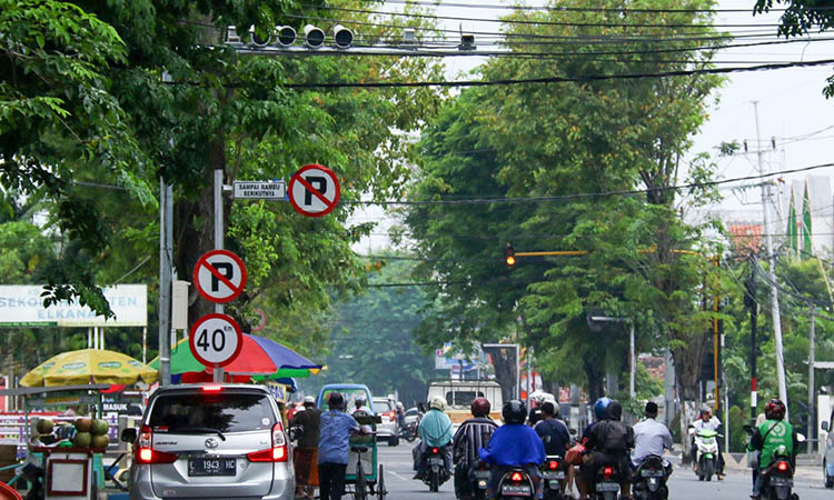 AWASI: Salah satu camera ETLE yang ada di wilayah Pangsud, Kota Pasuruan. Polres Pasuruan Kota menyebar DVR yang terkoneksi pada CCTV jalanan.