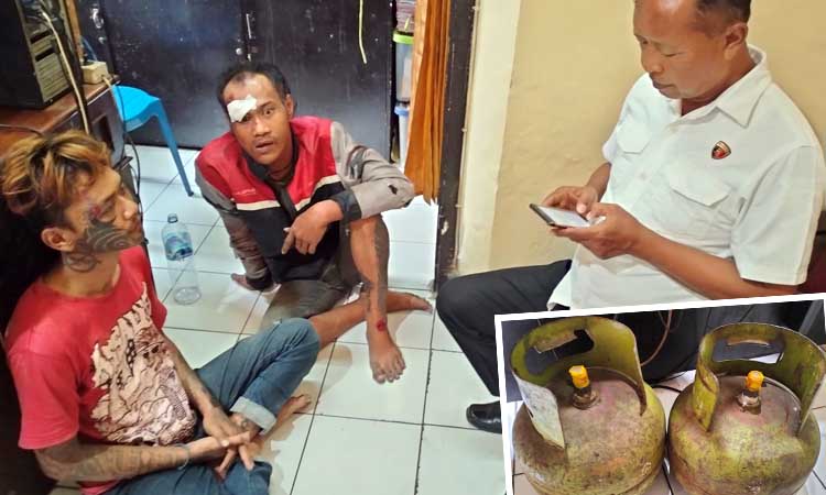 Dua pelaku saat diamankan di Mapolsek Pandaan. Inset dua tabung elpiji yang diamankan petugas. (Rizal Syatori/ Radar Bromo)
