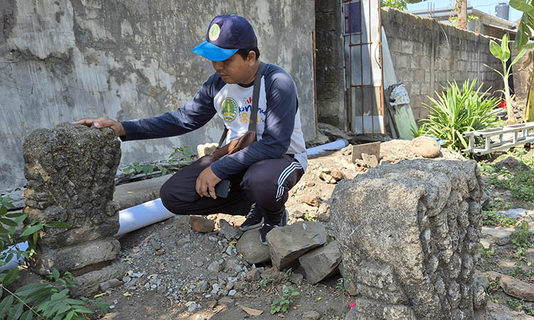 PENINGGALAN SEJARAH: Makam kuno yang ditemukan di areal kebun milik warga di lingkungan Lecari. Diduga cagar budaya.