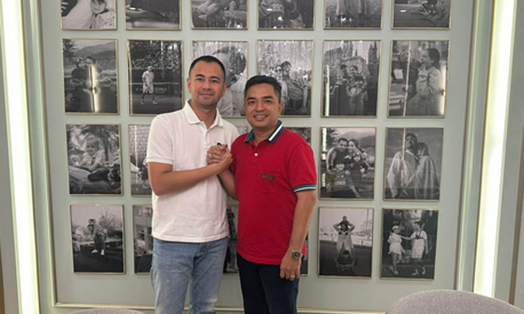 SIAP TOTALITAS: Noor Akhmad Trimayuda (kanan) bersama Bos Rans Nusantara FC&nbsp; Raffi Ahmad.