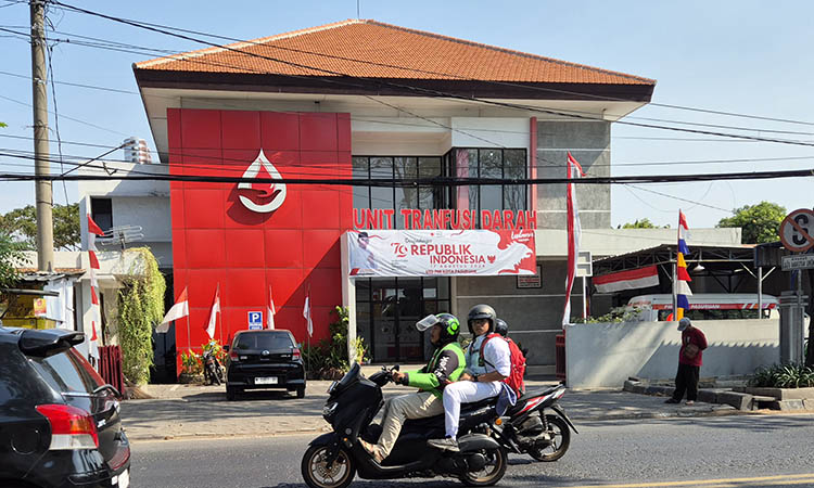 TEMPAT DONOR: Kondisi kantor PMI Kota Pasuruan yang kini lebih menawan. Bangunan tersebut memang berubah, seiring dengan adanya pembangunan.