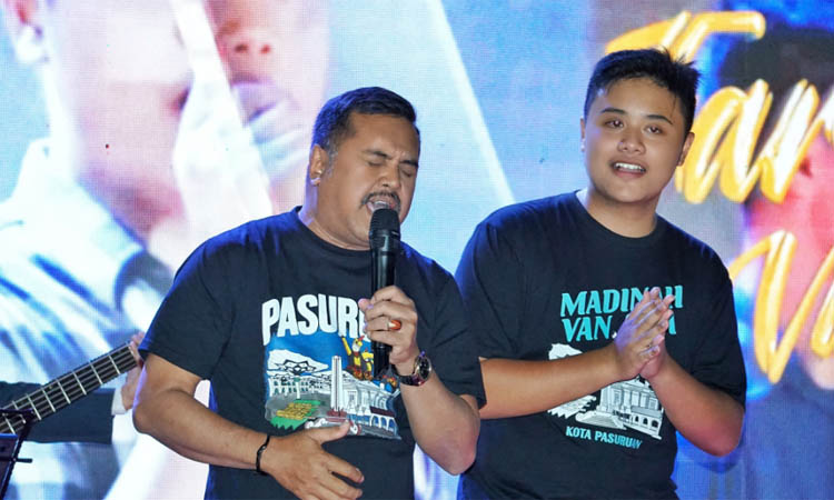 MERDU: Farellino duet bersama Kepala Dinas Kominfotik Kota Pasuruan Imam Subekti, S.Sos, MM.