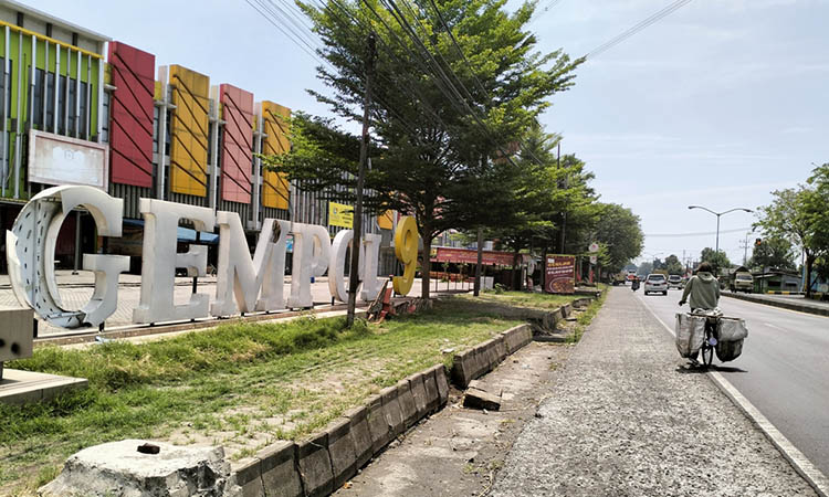 KENA PAJAK: Sejumlah kafe karaoke yang beroperasi di Gempol 9. Sayangnya, belum ada yang membayar pajak.
