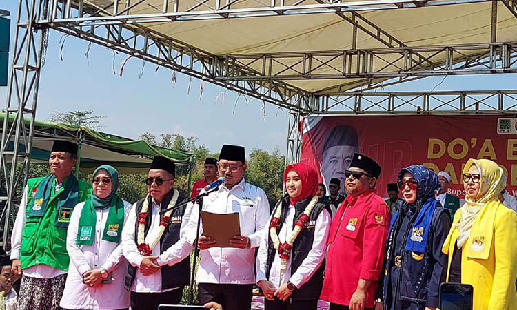KOALISI: Deklarasi pasangan MUDAH dibacakan oleh Plh&nbsp;Ketua&nbsp;DPC PKB Kabupaten Pasuruan, Sudiono Fauzan.