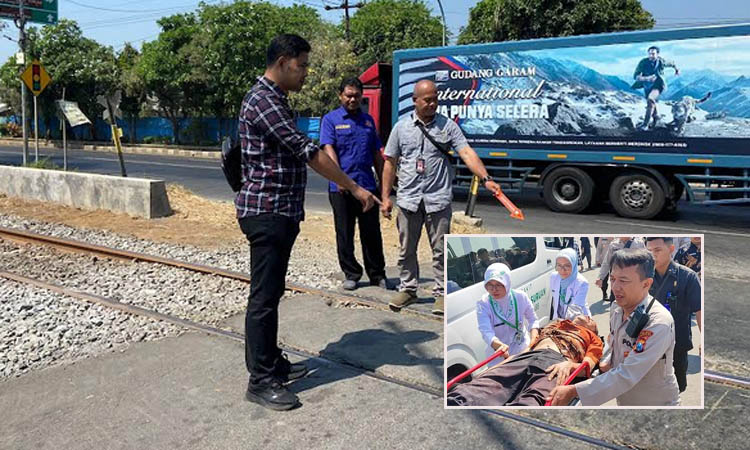 DISELIDIKI: Petugas kepolisian di lokasi Yoni Heru Setyawan tertabrak kereta di perlintasan KA di Blandongan. Inset, Korban saat dievakuasi.