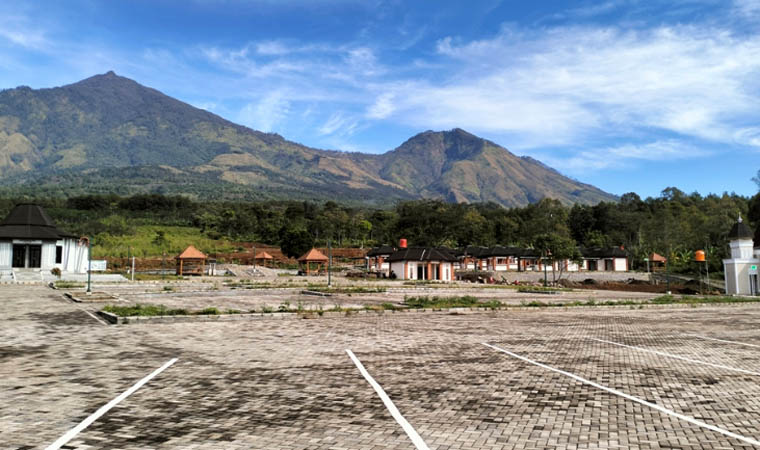 INDAH: Kawasan Arjuna Agro Techno Park dengan latar belakang Gunung Arjuno.