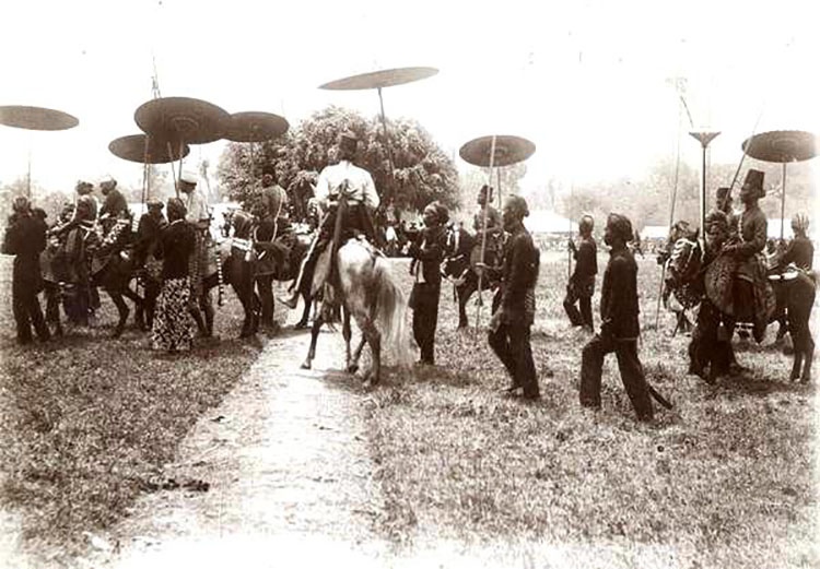 MAHAL: Acara Senenan identik dengan biaya yang mahal. Selain itu, kuda merupakan kendaraan identik pada kegiatan tersebut.