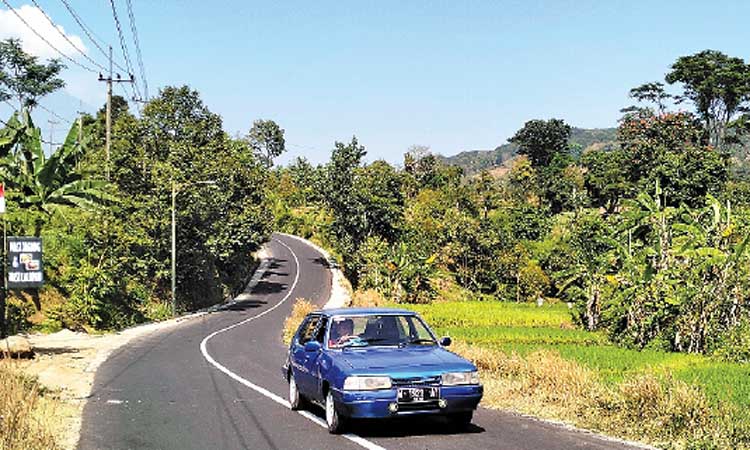 SUKORENO: Rekonstruksi jalan Sumbersuko - Mendalan di Desa Sukoreno, Kecamatan Prigen tuntas dilakukan dengan sumber anggaran dari DAK.