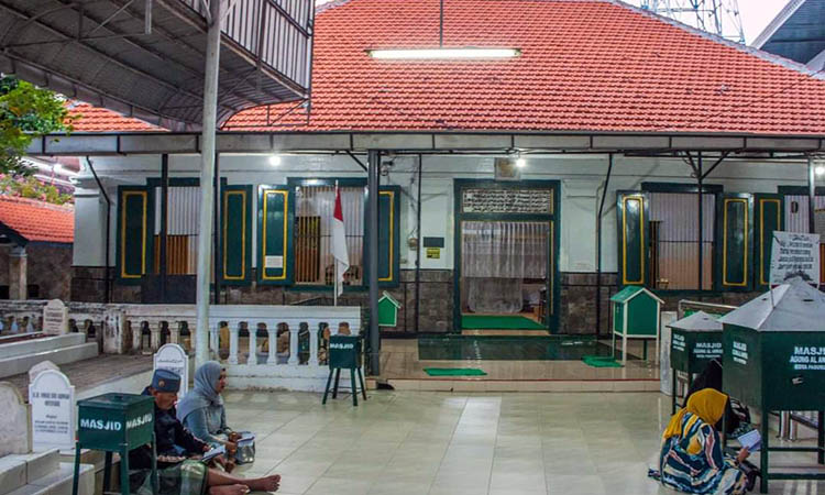 MAKAM: Lokasi kompleks pemakaman keluarga Niti Adiningrat, yang terletak di belakang Masjid Jamik Al Anwar Pasuruan.