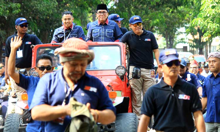 Paslon Zulmi Rasit saat mendatangi GIC untuk pengundian nomor urut paslon.