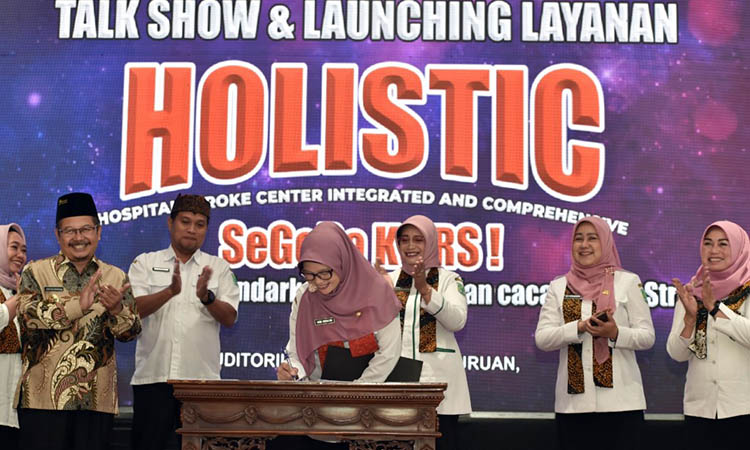 Layanan Holistic yang diresmikan Juni 2024 lalu. Tampak Direktur RSUD Bangil dr. Arma Roosalina dan Pj Bupati Pasuruan Andriyanto meresmikan peluncuran layanan untuk penanganan pasien stroke.