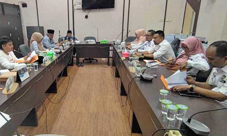 RAPAT: Komisi IV sendiri, membidangi pendidikan, kesehatan, serta sosial dan juga kesejahteraan masyarakat.