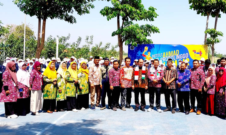 KOMPAK: Foto bersama usai pelepasan burung gereja oleh undangan menandai dimulainya PESTAMA 2024, Sabtu (28/09).