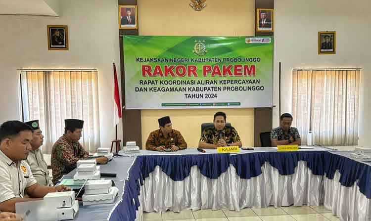 KOORDINASI: Bakorpakem menggelar rapat koordinasi di Kejari Kabupaten Probolinggo, menindaklanjuti keberadaan Patung Gandrung Bintaos.