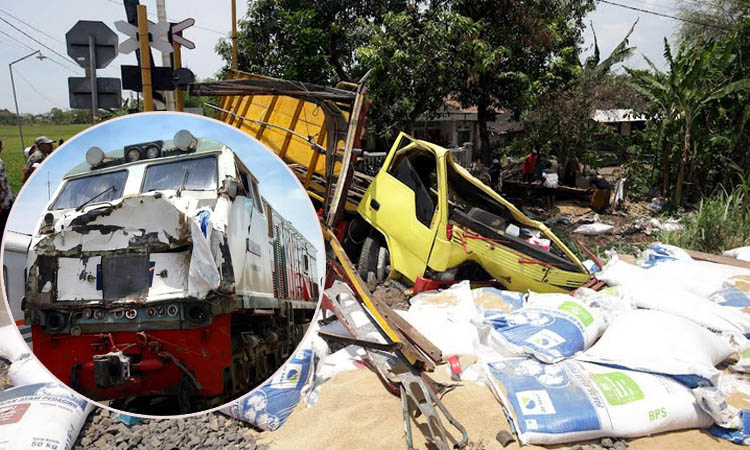 RINGSEK: Truk muatan pakan ternak yang dikemudikan Fikri Haikal, rusak usai tertabrak KA Pandalungan (Inset). Akibat kecelakaan ini, PT KAI akan mengambil langkah hukum.