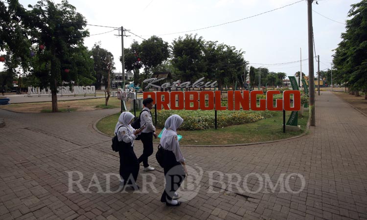 IKON KOTA: Alun-alun Probolinggo jadi salah satu fasum yang dilarang dimanfaatkan untuk menggelar kampanye akbar. (Zainal Arifin/ Radar Bromo)