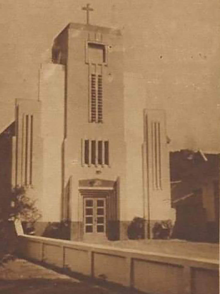 DULU: Tampak depan Gereja Paroki Maria Bunda Karmel Probolinggo tempo dulu.